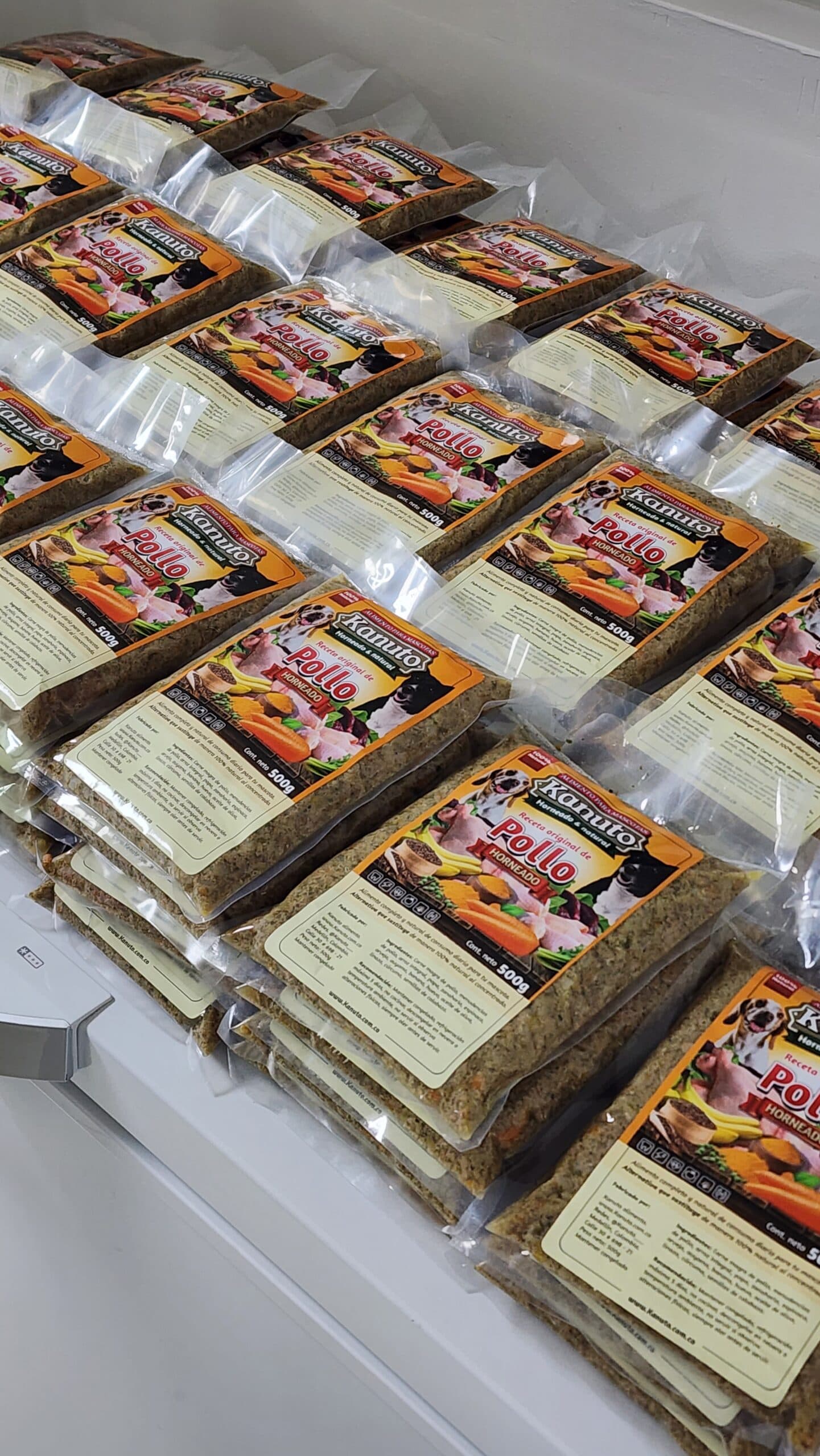 Paquetes de Kanuto Pollo listos para envío