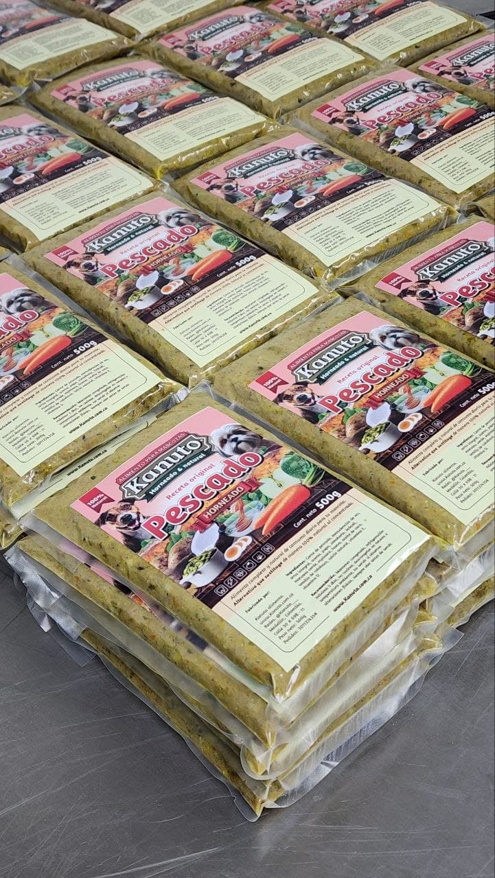 Múltiples paquetes de alimento Kanuto recién sellados al vacío